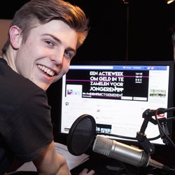Studenten Mediamanager in opnamestudio