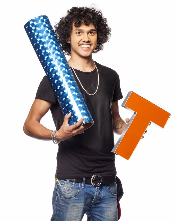Student met rol folie en lichtbak